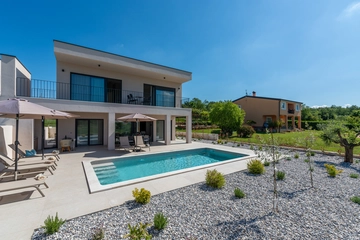 Villa in Kosinožići for Up to 8 Guests