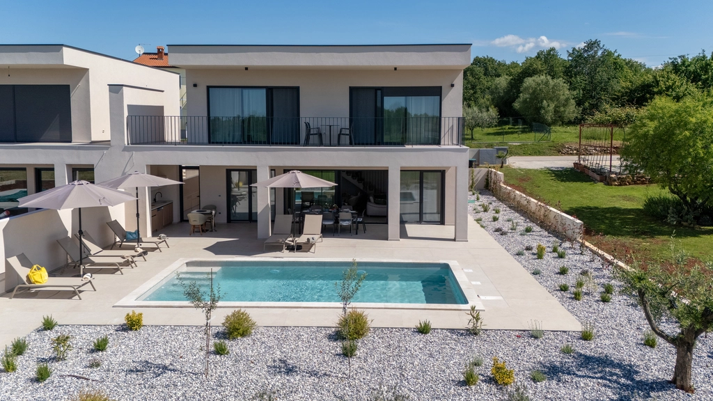 Villa in Kosinožići for Up to 8 Guests