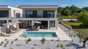 Villa in Kosinožići for Up to 8 Guests