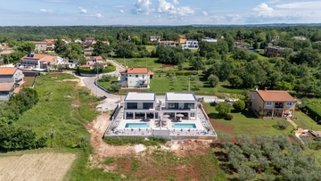 Villa in Kosinožići for Up to 8 Guests
