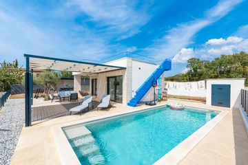 Kaštelir Holiday House for Up to 6 Guests