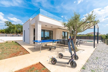 Kaštelir Holiday House for Up to 6 Guests