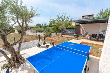 Kaštelir Holiday House for Up to 6 Guests