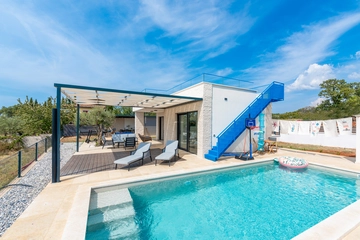 Kaštelir Holiday House for Up to 6 Guests