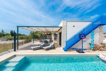 Kaštelir Holiday House for Up to 6 Guests