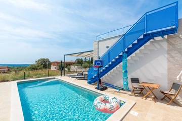 Kaštelir Holiday House for Up to 6 Guests