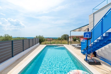 Kaštelir Holiday House for Up to 6 Guests