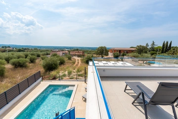 Kaštelir Holiday House for Up to 6 Guests