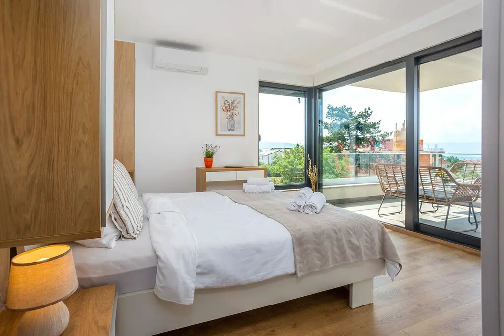 Sea-View Villa with Pool in Malinska for 6