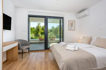 Sea-View Villa with Pool in Malinska for 6