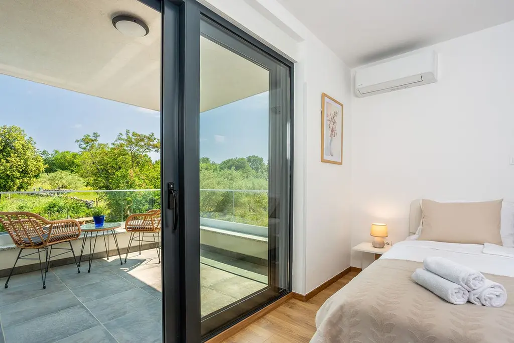Sea-View Villa with Pool in Malinska for 6