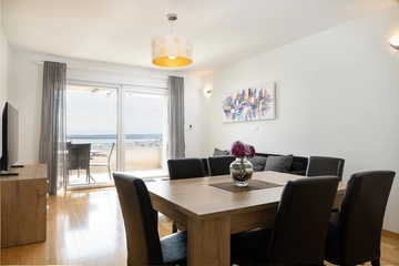 Crikvenica 2-Bedroom Apartment for up to 6