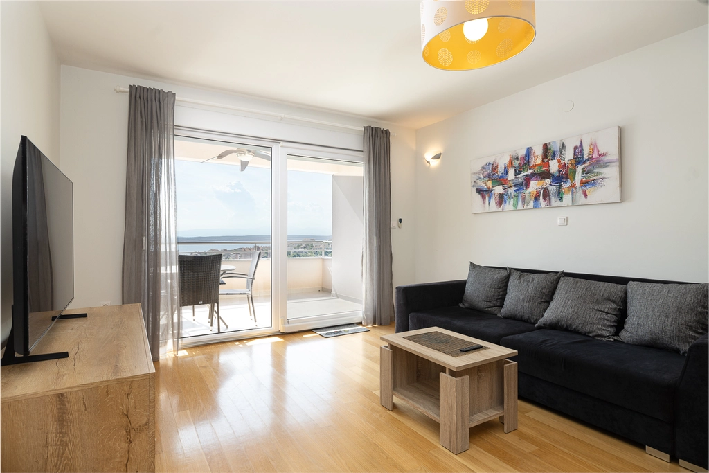 Crikvenica 2-Bedroom Apartment for up to 6