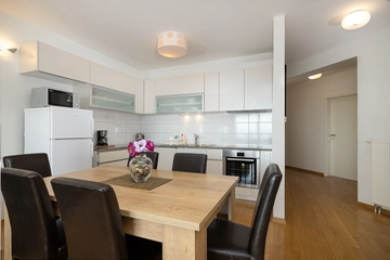 Crikvenica 2-Bedroom Apartment for up to 6