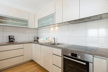 Crikvenica 2-Bedroom Apartment for up to 6