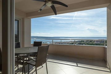 Crikvenica 2-Bedroom Apartment for up to 6