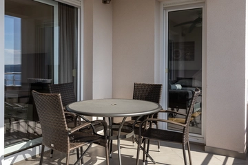Crikvenica 2-Bedroom Apartment for up to 6