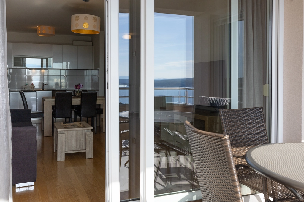Crikvenica 2-Bedroom Apartment for up to 6