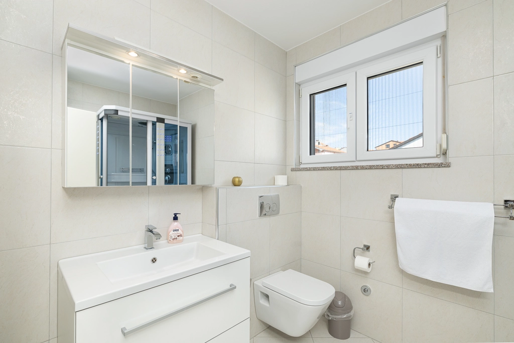 Crikvenica 2-Bedroom Apartment for up to 6