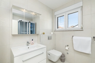 Crikvenica 2-Bedroom Apartment for up to 6