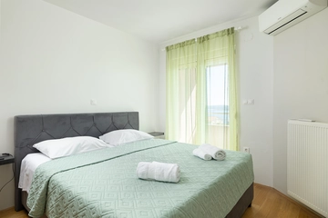 Crikvenica 2-Bedroom Apartment for up to 6