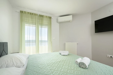 Crikvenica 2-Bedroom Apartment for up to 6