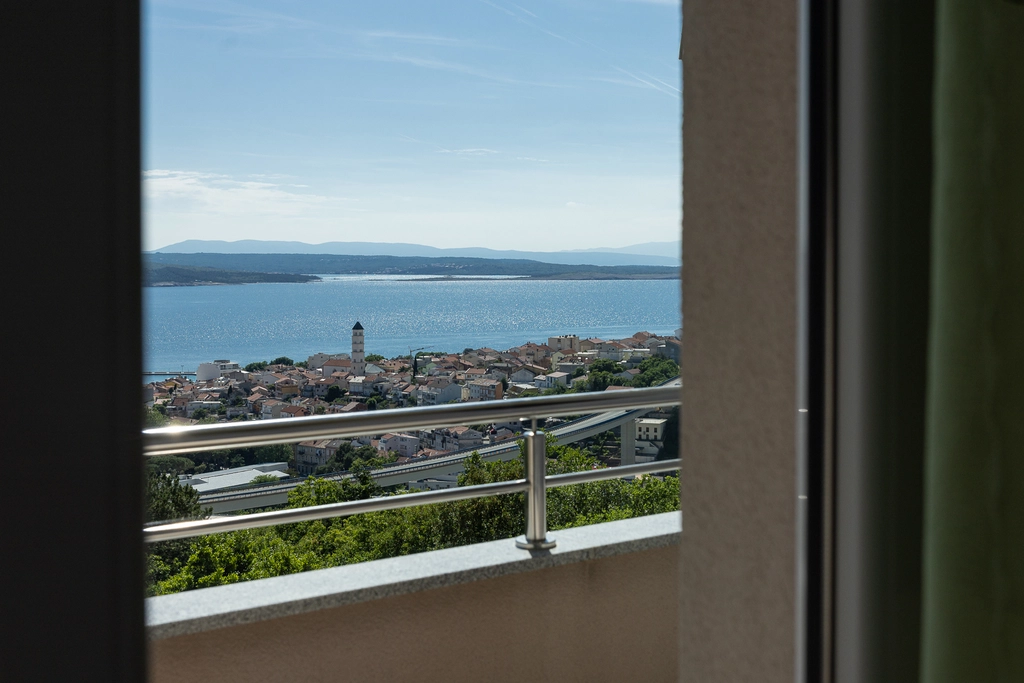 Crikvenica 2-Bedroom Apartment for up to 6