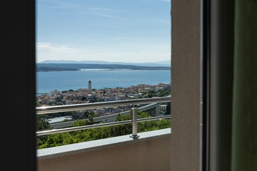 Crikvenica 2-Bedroom Apartment for up to 6