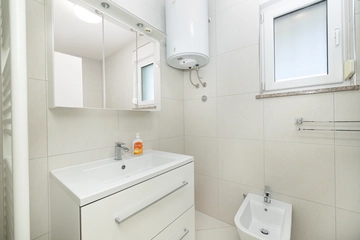 Crikvenica 2-Bedroom Apartment for up to 6