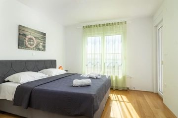 Crikvenica 2-Bedroom Apartment for up to 6