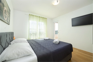 Crikvenica 2-Bedroom Apartment for up to 6