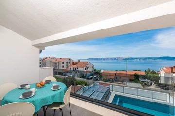 Apartment with Pool in Novi Vinodolski