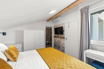 Apartment with Pool in Novi Vinodolski