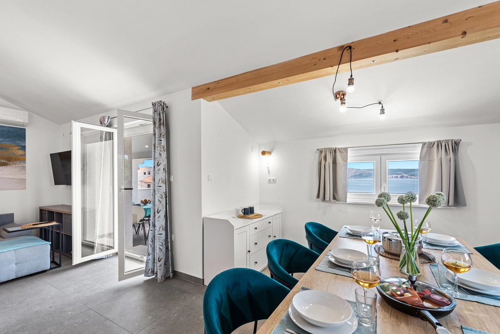 Apartment with Pool in Novi Vinodolski