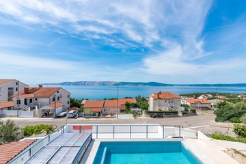 Apartment with Pool in Novi Vinodolski