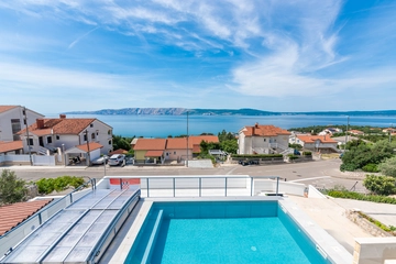 Apartment with Pool in Novi Vinodolski