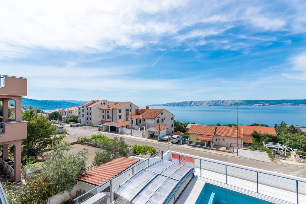 Apartment with Pool in Novi Vinodolski