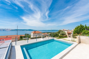 Apartment with Pool in Novi Vinodolski