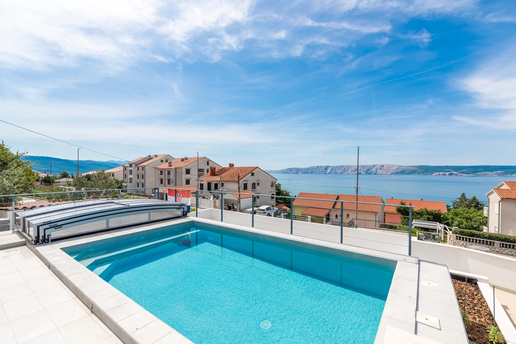 Apartment with Pool in Novi Vinodolski