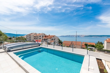 Apartment with Pool in Novi Vinodolski