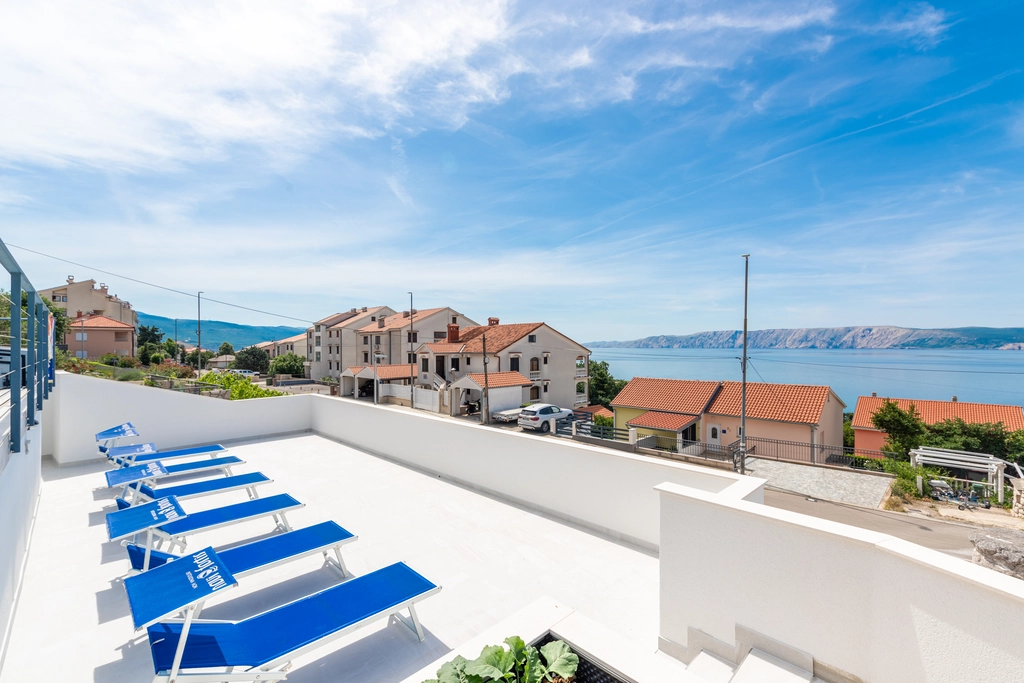 Apartment with Pool in Novi Vinodolski