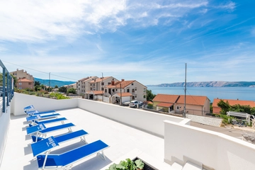 Apartment with Pool in Novi Vinodolski