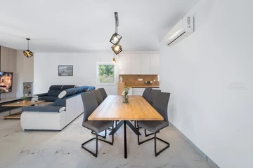 Single-Storey 3-Bedroom Villa in Vir (Pool, 6 Guests)