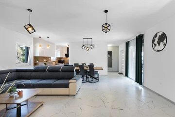 Single-Storey 3-Bedroom Villa in Vir (Pool, 6 Guests)