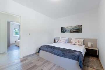 Single-Storey 3-Bedroom Villa in Vir (Pool, 6 Guests)