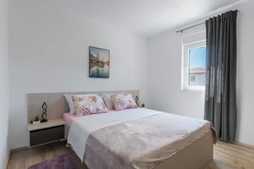 Single-Storey 3-Bedroom Villa in Vir (Pool, 6 Guests)