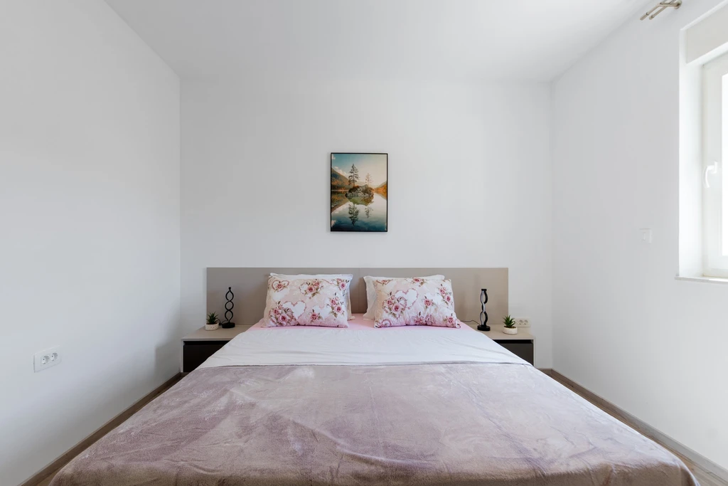 Single-Storey 3-Bedroom Villa in Vir (Pool, 6 Guests)