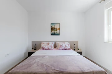 Single-Storey 3-Bedroom Villa in Vir (Pool, 6 Guests)