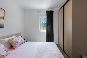 Single-Storey 3-Bedroom Villa in Vir (Pool, 6 Guests)