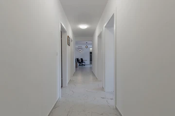 Single-Storey 3-Bedroom Villa in Vir (Pool, 6 Guests)